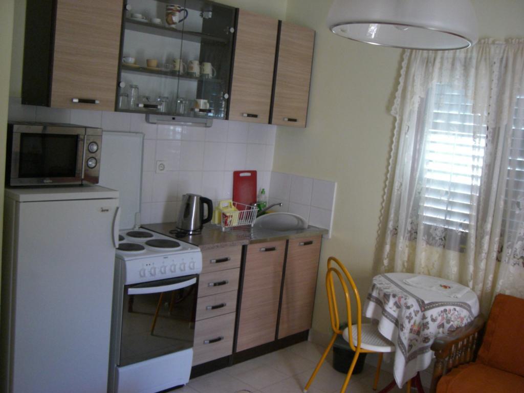 Apartments Anini Dvori Promajna Quarto foto
